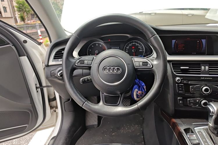 Used Audi A4L 2013 35 TFSI Automatic Comfort Model Steering Wheel