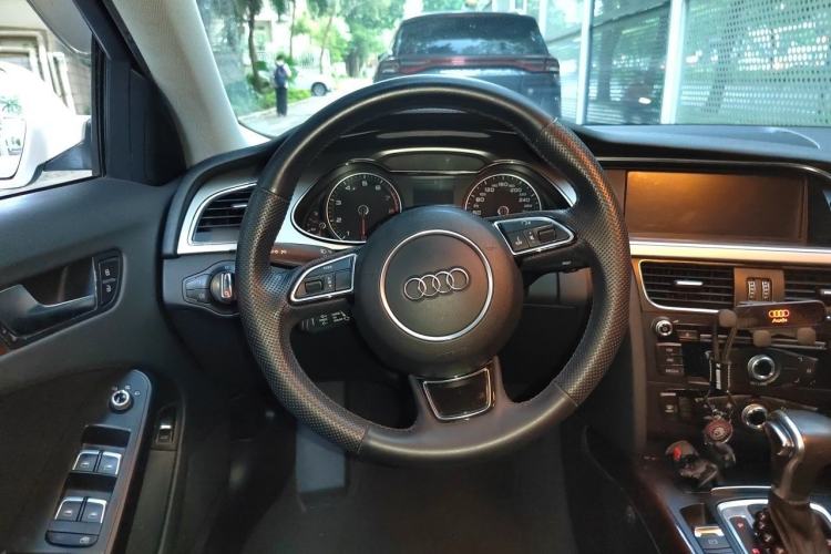 Used Audi A4L 2013 35 TFSI Automatic Comfort Model Steering Wheel