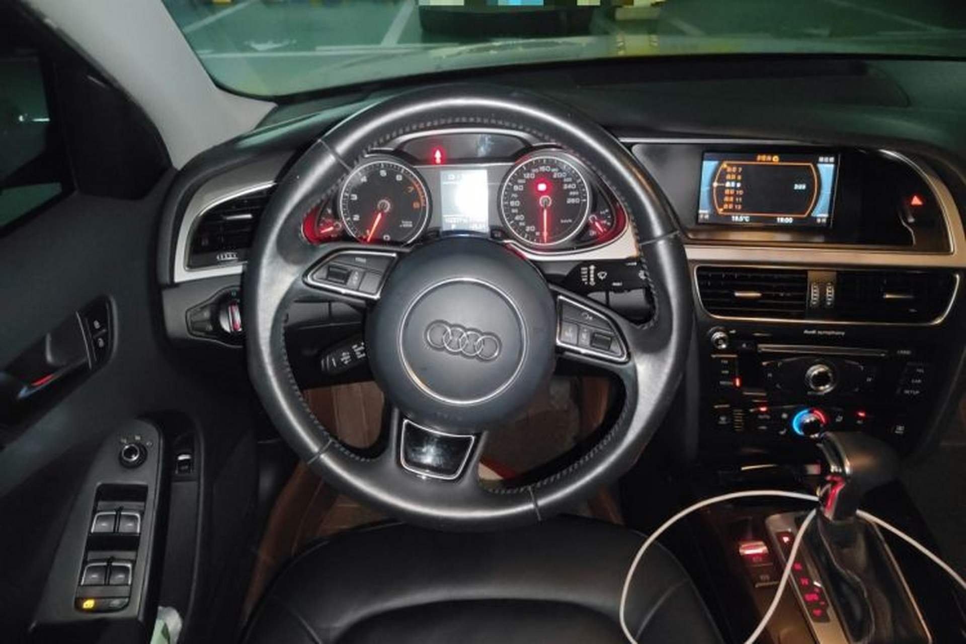 Used Audi A4L 2013 35 TFSI Automatic Comfort Model Steering Wheel