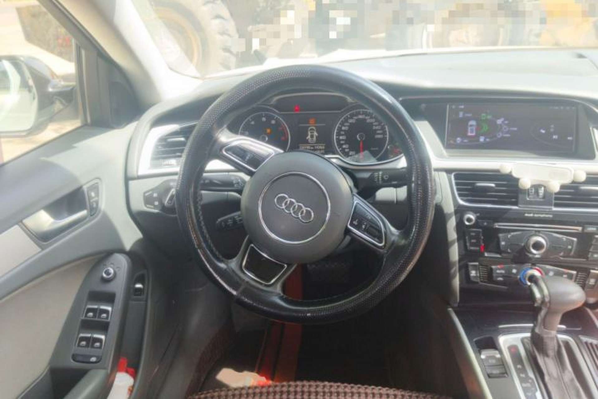 Used Audi A4L 2013 35 TFSI Automatic Standard Model Steering Wheel
