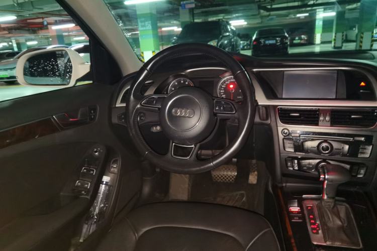 Used Audi A4L 2013 35 TFSI Automatic Comfort Model Steering Wheel