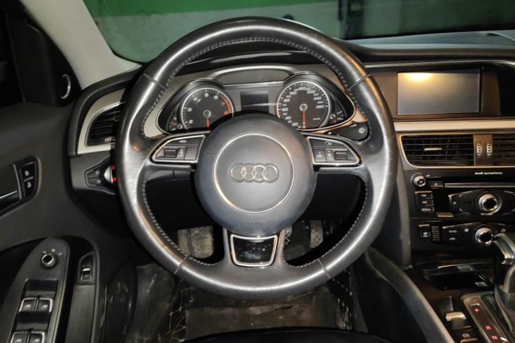 Used Audi A4L 2013 35 TFSI Automatic Standard Model Steering Wheel