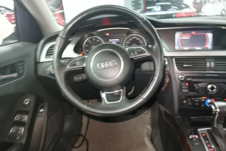 Used Audi A4L 2013 35 TFSI Automatic Comfort Model Steering Wheel