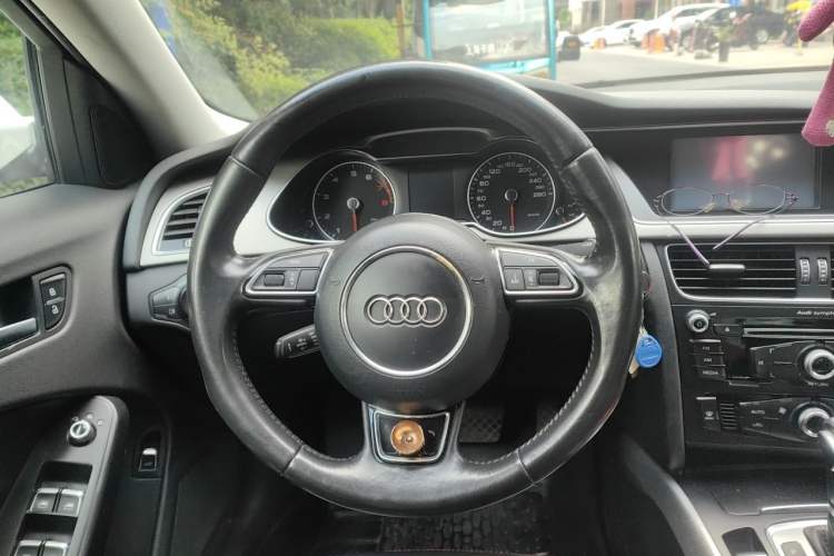 Used Audi A4L 2013 35 TFSI Automatic Comfort Model Steering Wheel