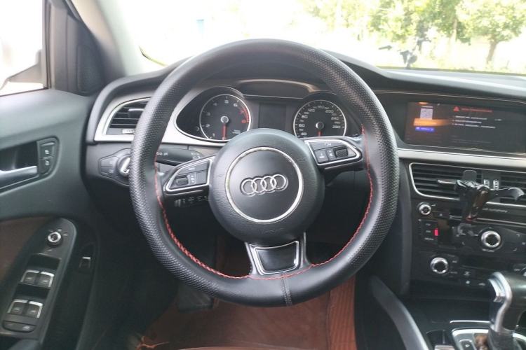 Used Audi A4L 2013 35 TFSI Automatic Standard Model Steering Wheel
