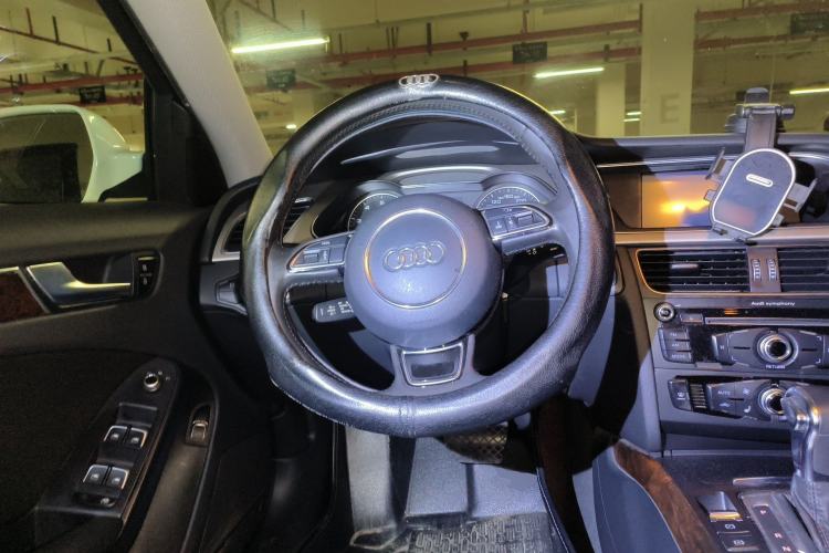 Used Audi A4L 2013 35 TFSI Automatic Comfort Model Steering Wheel