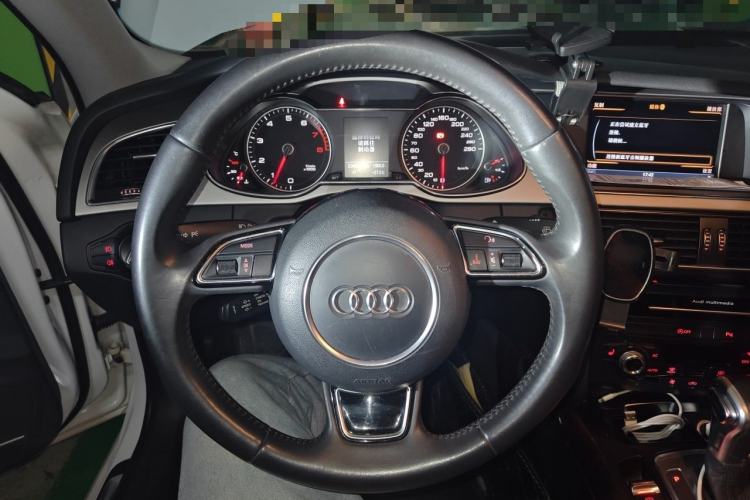 Used Audi A4L 2013 35 TFSI Automatic Technology Edition Steering Wheel