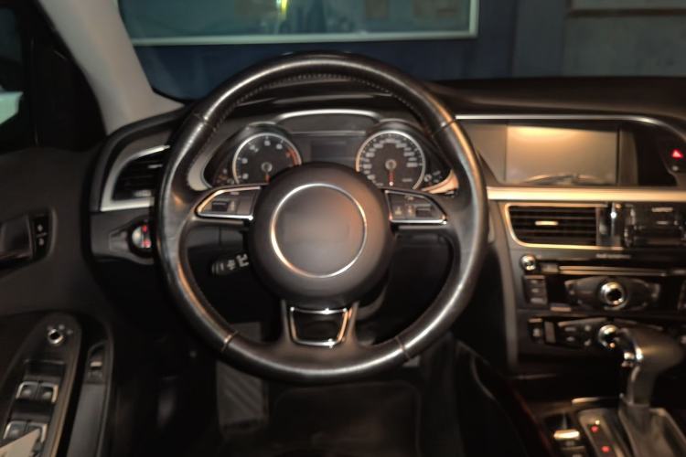 Used Audi A4L 2013 35 TFSI Automatic Comfort Model Steering Wheel