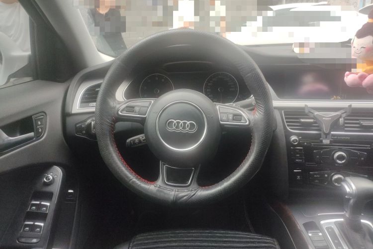 Used Audi A4L 2013 35 TFSI Automatic Standard Model Steering Wheel