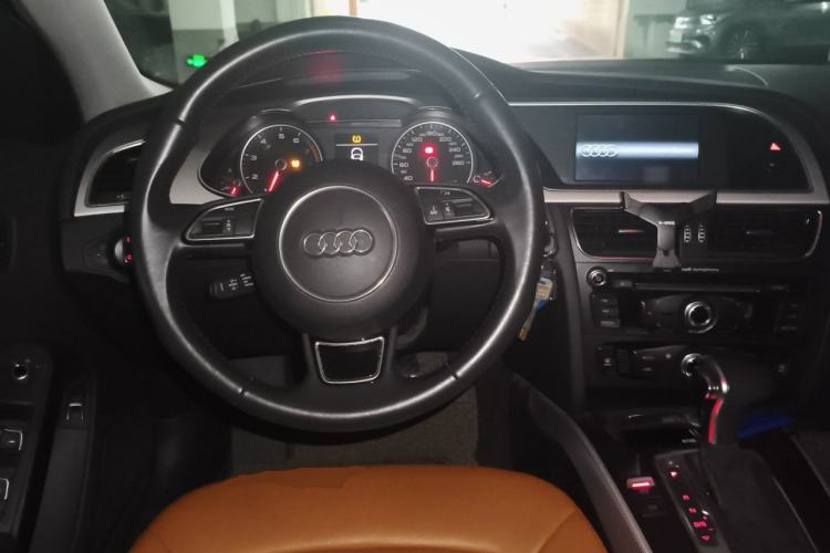 Used Audi A4L 2013 35 TFSI Automatic Standard Model Steering Wheel