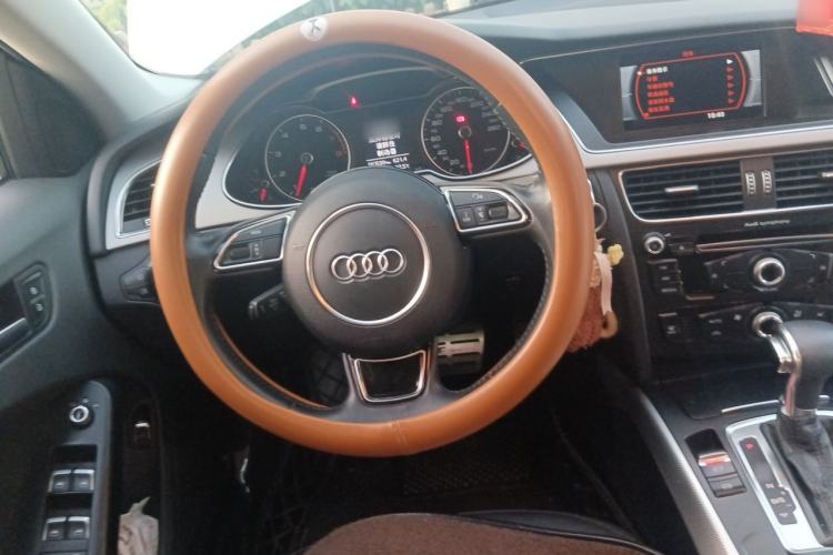 Used Audi A4L 2013 35 TFSI Automatic Standard Model Steering Wheel