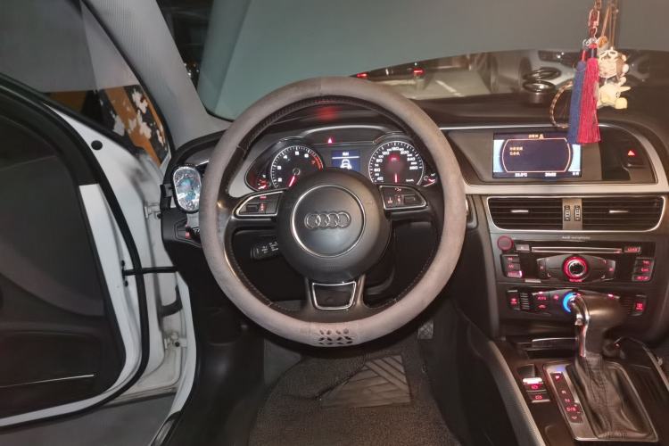 Used Audi A4L 2013 40 TFSI quattro Individual Sport Edition Steering Wheel