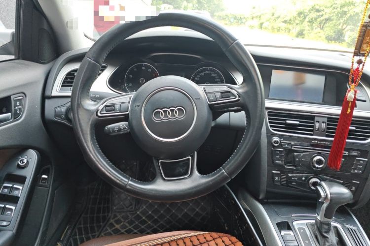 Used Audi A4L 2013 35 TFSI Automatic Comfort Model Steering Wheel