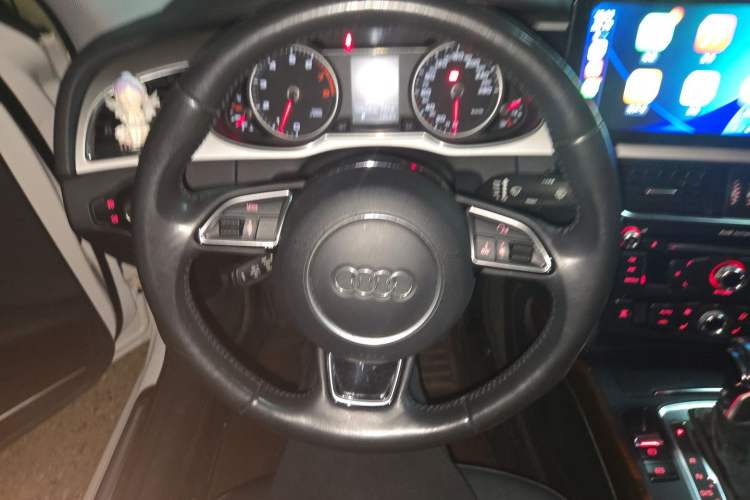 Used Audi A4L 2013 35 TFSI Automatic Comfort Model Steering Wheel