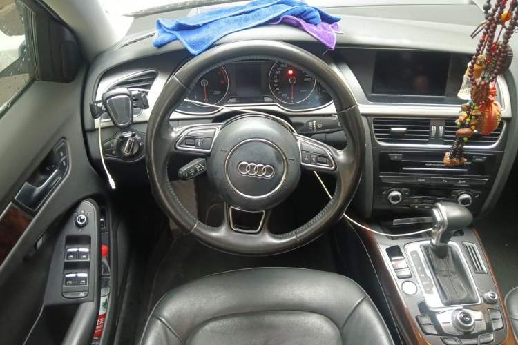Used Audi A4L 2013 35 TFSI Automatic Technology Edition Steering Wheel