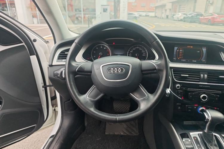 Used Audi A4L 2013 30 TFSI Automatic Comfort Model Steering Wheel