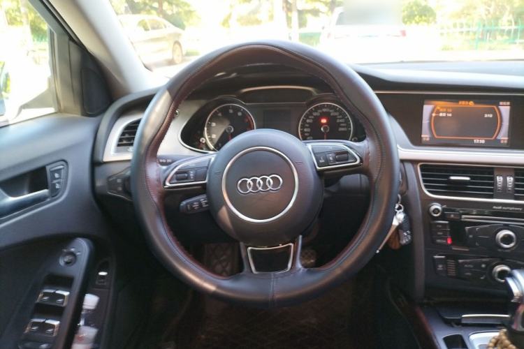 Used Audi A4L 2013 35 TFSI Automatic Comfort Model Steering Wheel
