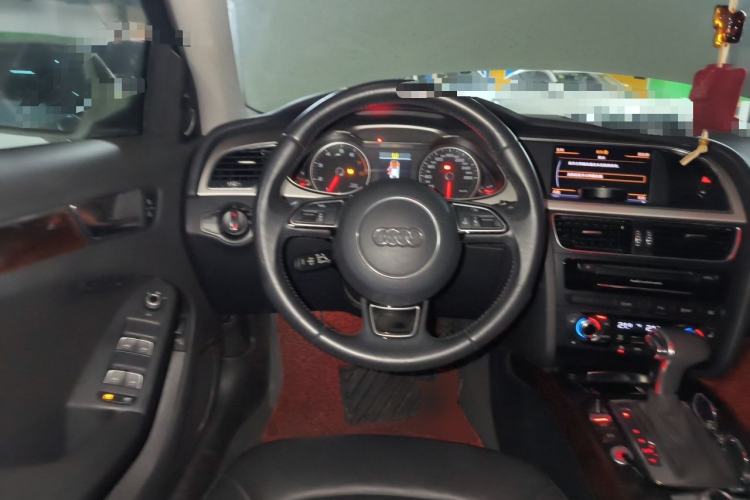 Used Audi A4L 2013 35 TFSI Automatic Luxury Model Steering Wheel