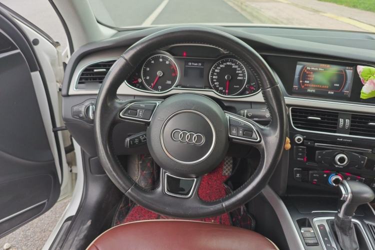 Used Audi A4L 2013 40 TFSI quattro Individual Sport Edition Steering Wheel