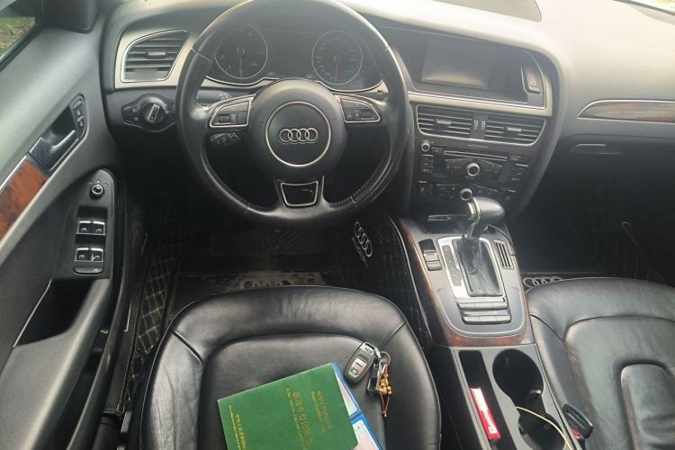 Used Audi A4L 2013 35 TFSI Automatic Standard Model Steering Wheel