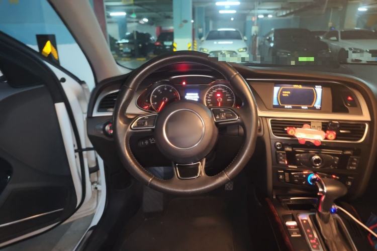 Used Audi A4L 2013 35 TFSI Automatic Comfort Model Steering Wheel