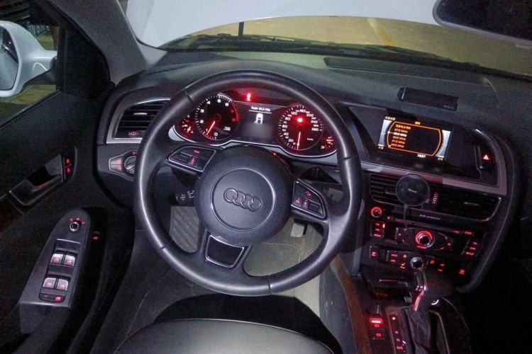 Used Audi A4L 2013 35 TFSI Automatic Comfort Model Steering Wheel
