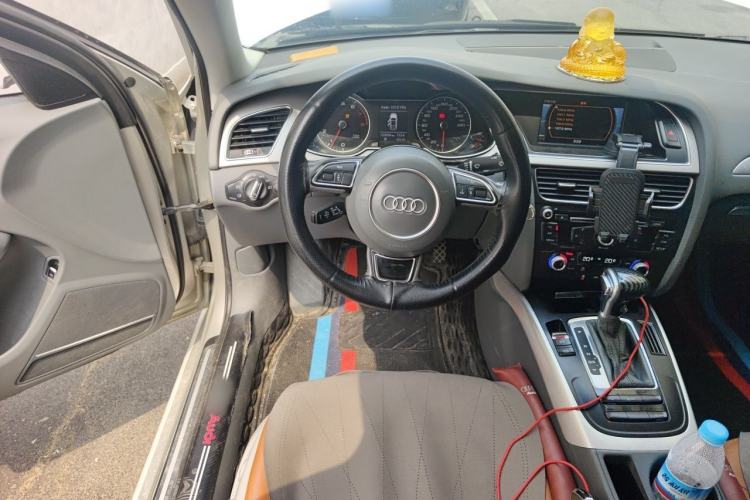 Used Audi A4L 2013 35 TFSI Automatic Standard Model Steering Wheel