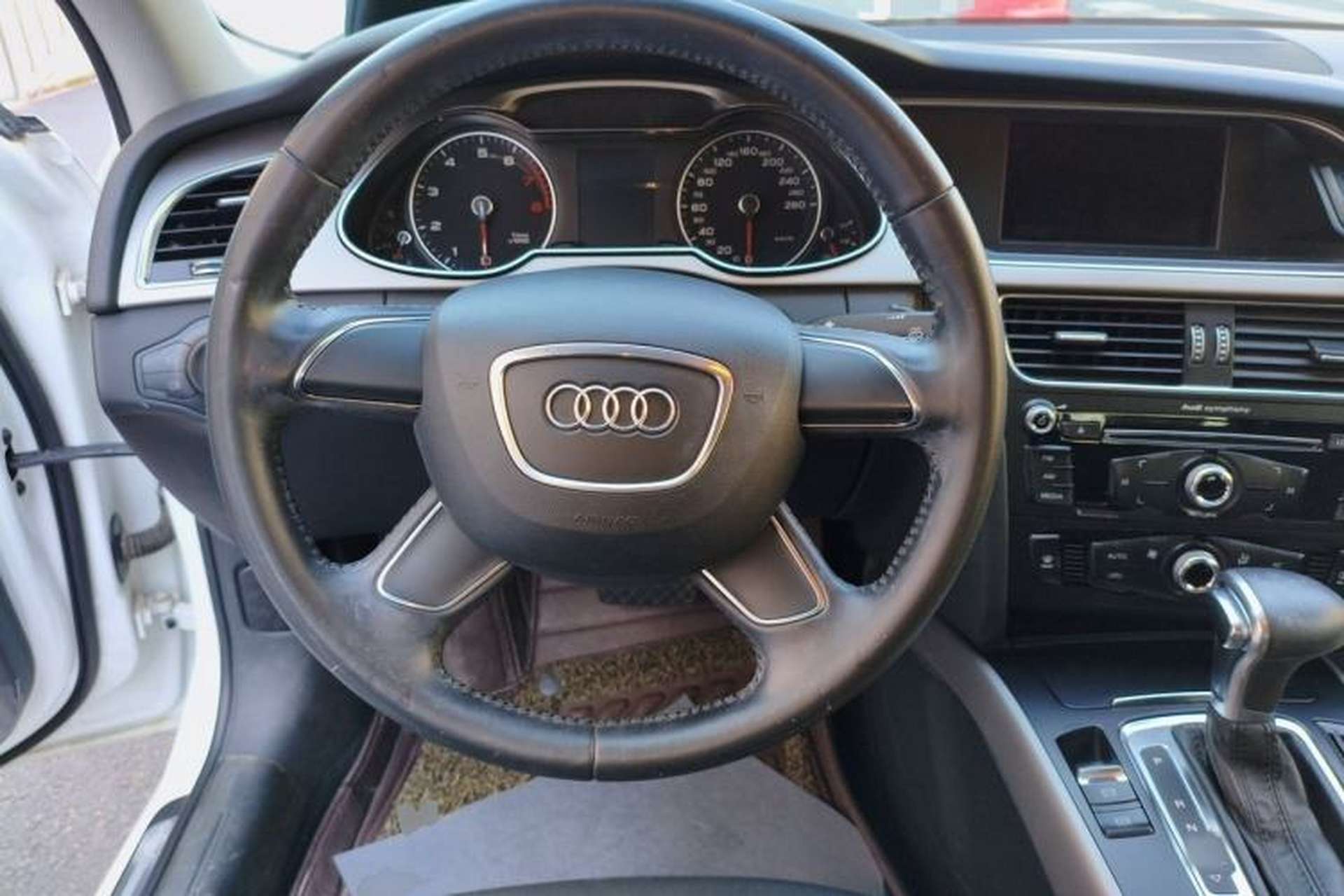 Used Audi A4L 2013 30 TFSI Automatic Comfort Model Steering Wheel