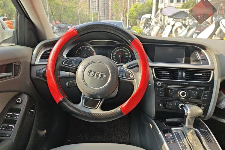 Used Audi A4L 2013 35 TFSI Automatic Standard Model Steering Wheel