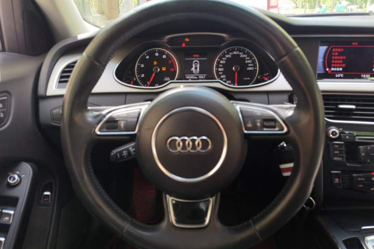 Used Audi A4L 2013 35 TFSI Automatic Comfort Model Steering Wheel