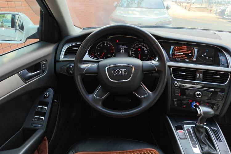 Used Audi A4L 2013 30 TFSI Automatic Comfort Model Steering Wheel