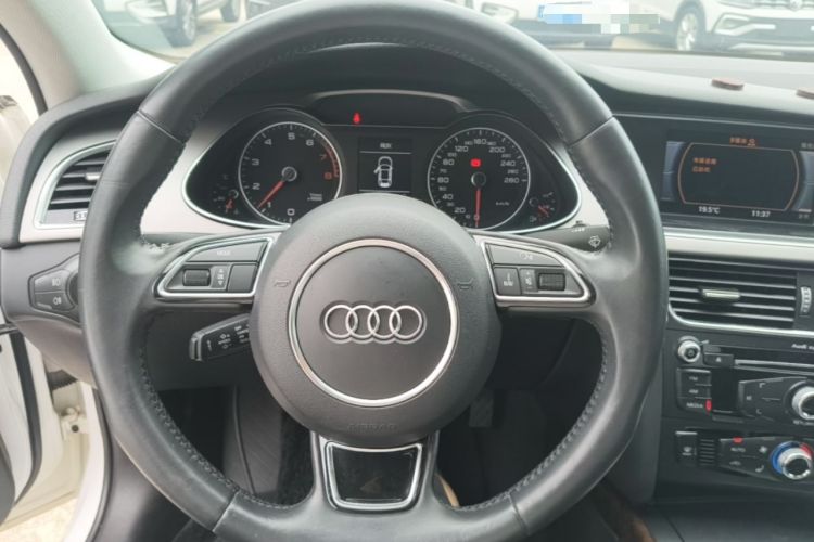 Used Audi A4L 2013 35 TFSI Automatic Comfort Model Steering Wheel