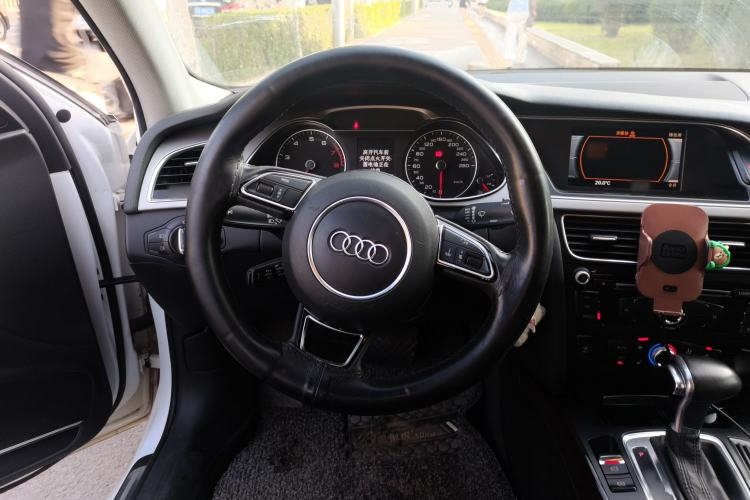 Used Audi A4L 2013 35 TFSI Automatic Comfort Model Steering Wheel
