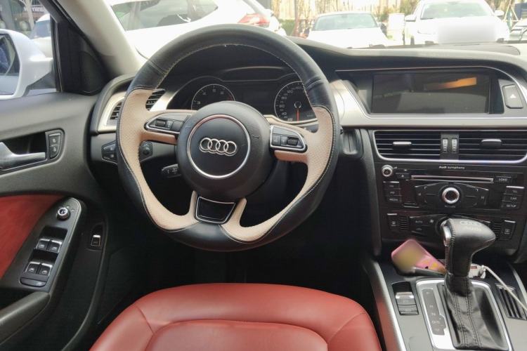 Used Audi A4L 2013 35 TFSI Automatic Standard Model Steering Wheel