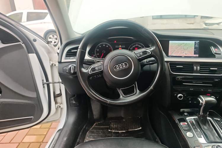 Used Audi A4L 2013 35 TFSI Automatic Technology Edition Steering Wheel