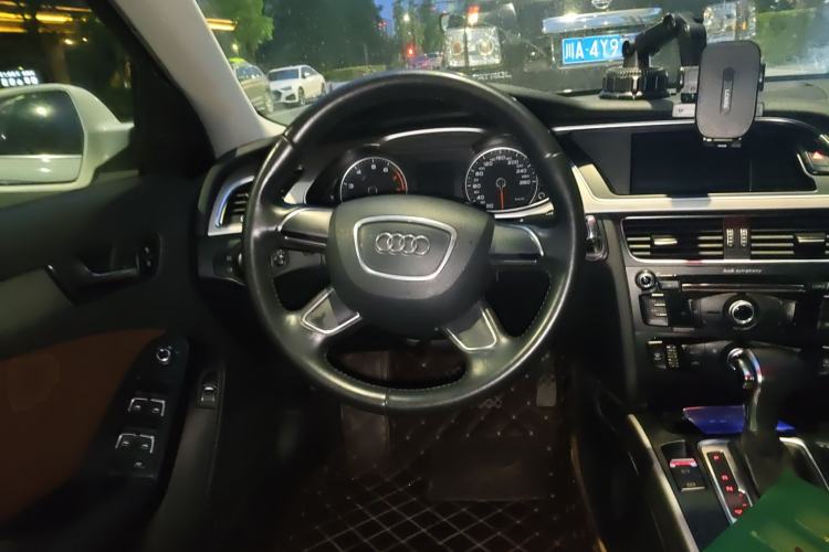 Used Audi A4L 2013 30 TFSI Automatic Comfort Model Steering Wheel