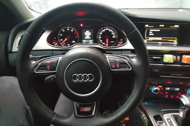 Used Audi A4L 2013 35 TFSI Automatic Technology Edition Steering Wheel