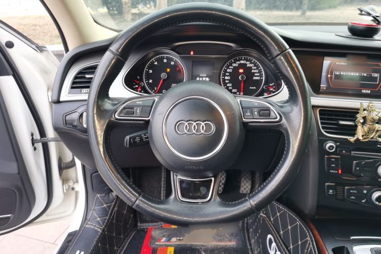 Used Audi A4L 2013 35 TFSI Automatic Comfort Model Steering Wheel