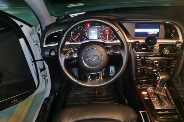 Used Audi A4L 2013 35 TFSI Automatic Comfort Model Steering Wheel