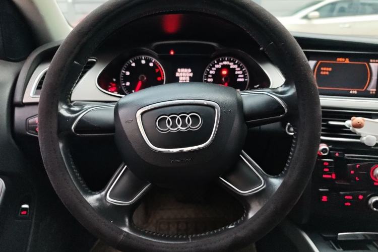 Used Audi A4L 2013 30 TFSI Automatic Comfort Model Steering Wheel