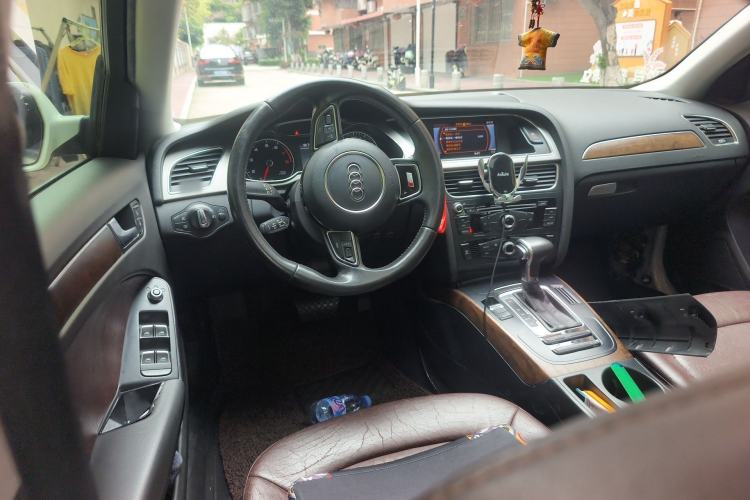 Used Audi A4L 2013 35 TFSI Automatic Standard Model Steering Wheel