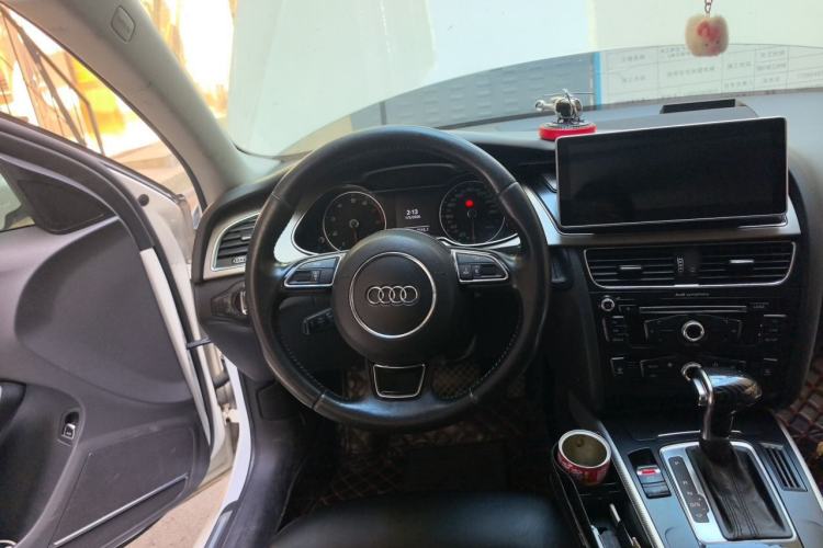 Used Audi A4L 2013 35 TFSI Automatic Standard Model Steering Wheel