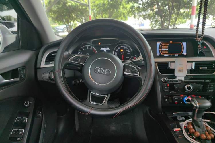 Used Audi A4L 2013 35 TFSI Automatic Comfort Model Steering Wheel