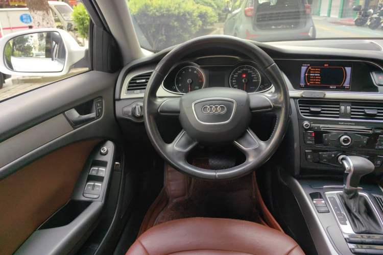 Used Audi A4L 2013 30 TFSI Automatic Comfort Model Steering Wheel