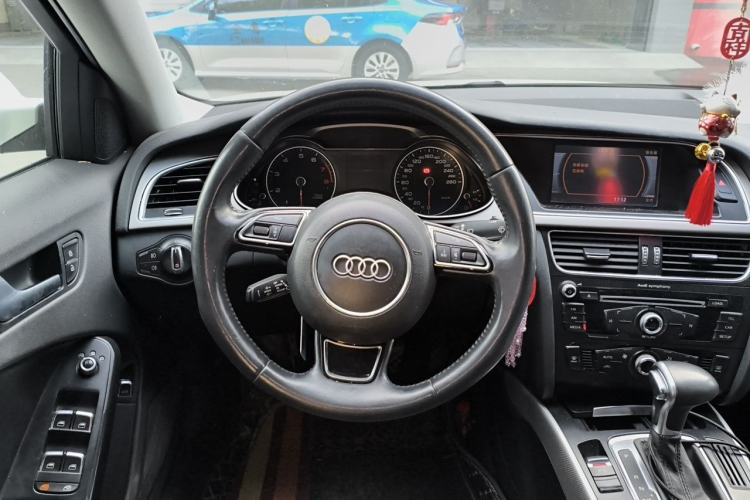 Used Audi A4L 2013 35 TFSI Automatic Technology Edition Steering Wheel