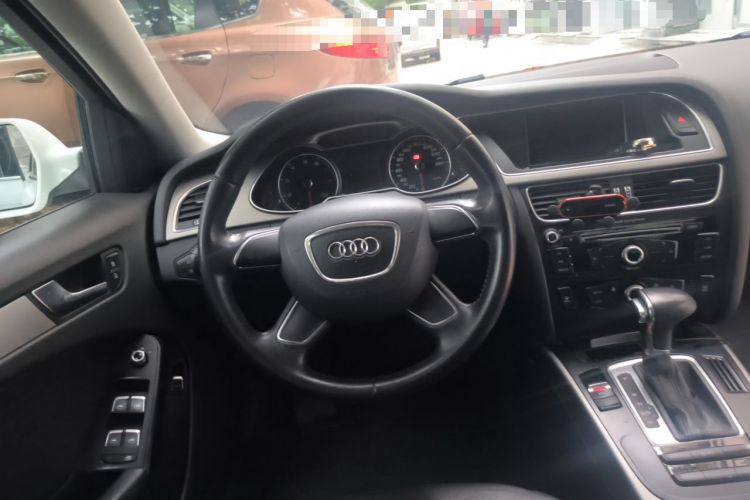 Used Audi A4L 2013 30 TFSI Automatic Comfort Model Steering Wheel