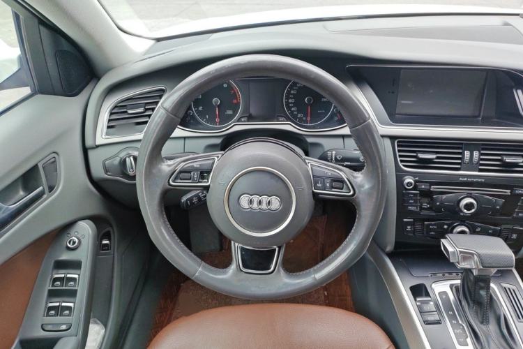 Used Audi A4L 2013 35 TFSI Automatic Standard Model Steering Wheel