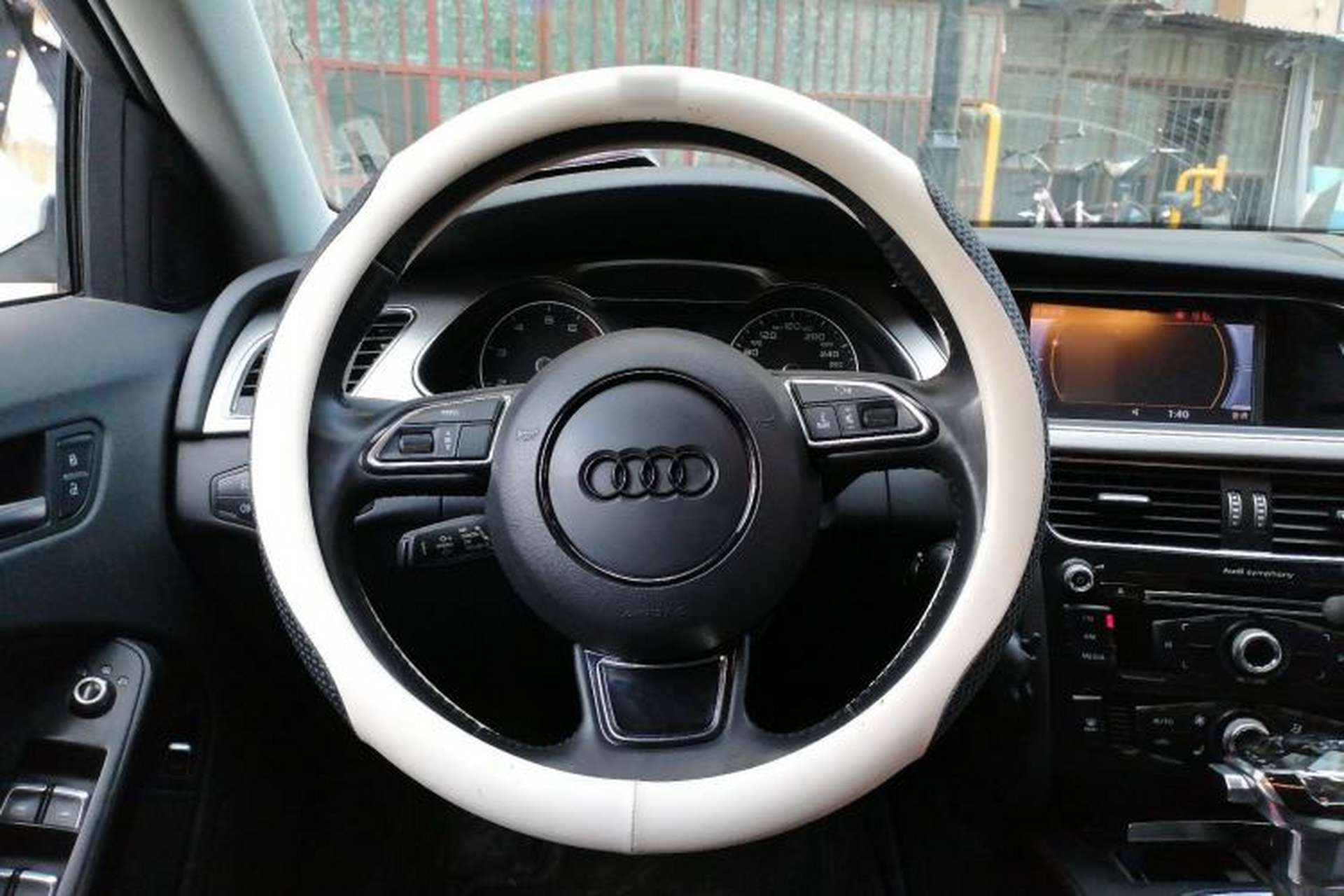 Used Audi A4L 2013 35 TFSI Automatic Comfort Model Steering Wheel