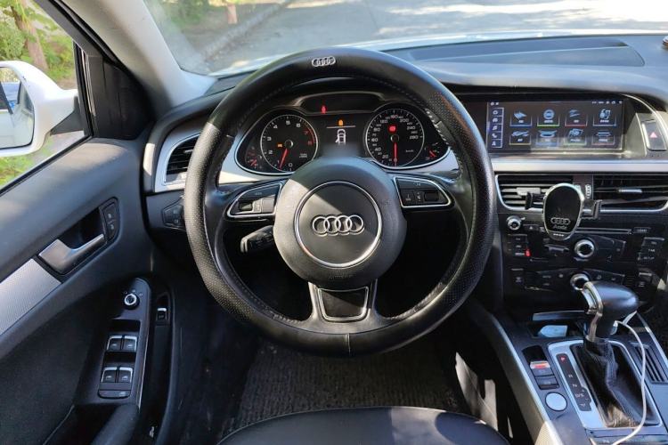 Used Audi A4L 2013 35 TFSI Automatic Standard Model Steering Wheel