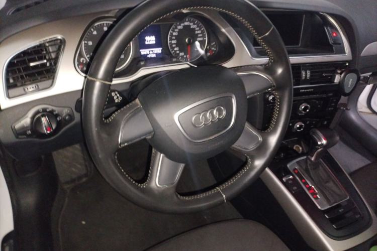Used Audi A4L 2013 30 TFSI Automatic Comfort Model Steering Wheel